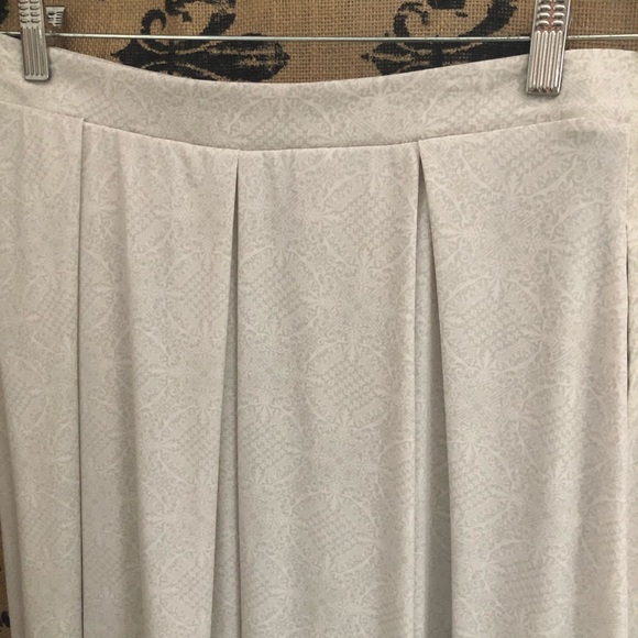 {Lularoe} Madison beige Ivory skirt - Picture 2 of 4